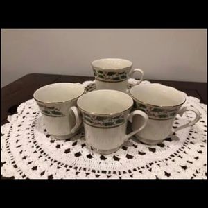 NWOT HOME FOR THE HOLIDAYS HOLLY